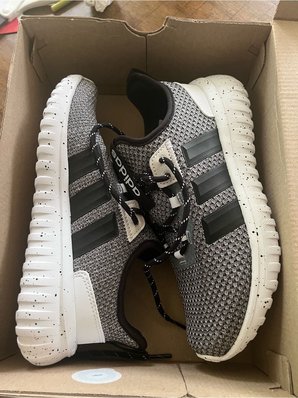 adidas Black and White Kids Knit Sneakers with Speckled Sole Big Boys size 4 (M)
